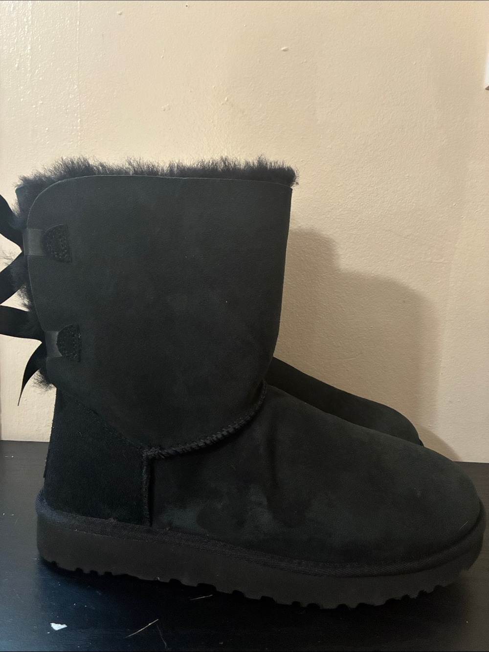 Black UGG Bailey Bow II boots feature signature twin-face size 10 Women